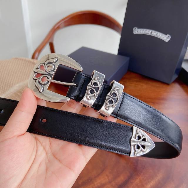290 -- Chrome Hearts Belt. A four-piece set featuring iris flower double rings, 290 -- Chrome Hearts Belt. A four-piece set featuring iris flower double rings,