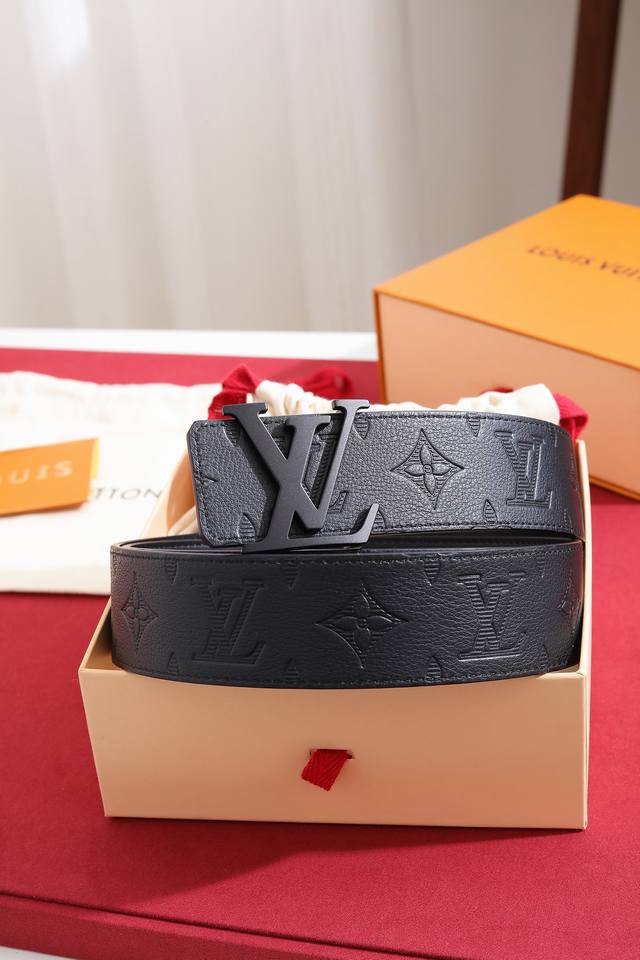160-%Lv Shadow belt boasts the classic style of Monogram Shadow leather and the 160-%Lv Shadow belt boasts the classic style of Monogram Shadow leather and the