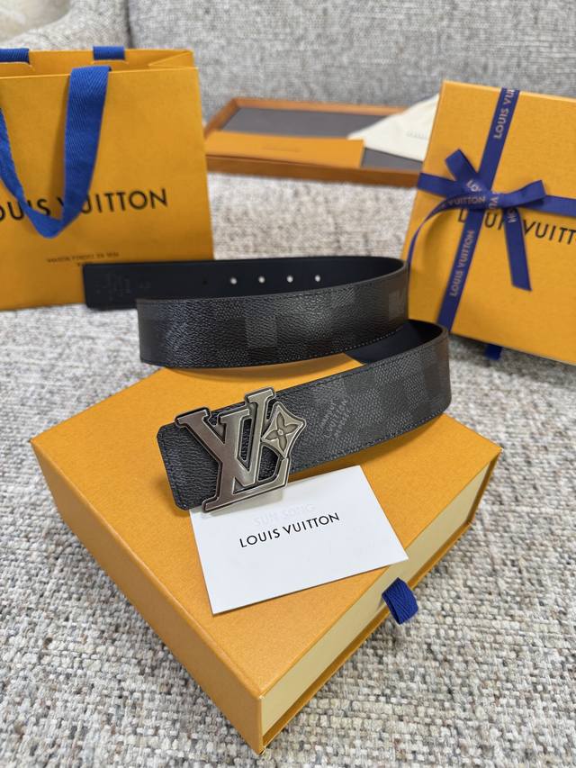 170 Louis Vuitton LV belt, VC leather sole series, original hardware, exquisite 170 Louis Vuitton LV belt, VC leather sole series, original hardware, exquisite