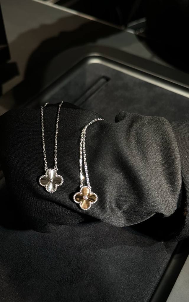 p140 V gold material Vca rose gold and silver laser-set diamond necklace Ddd