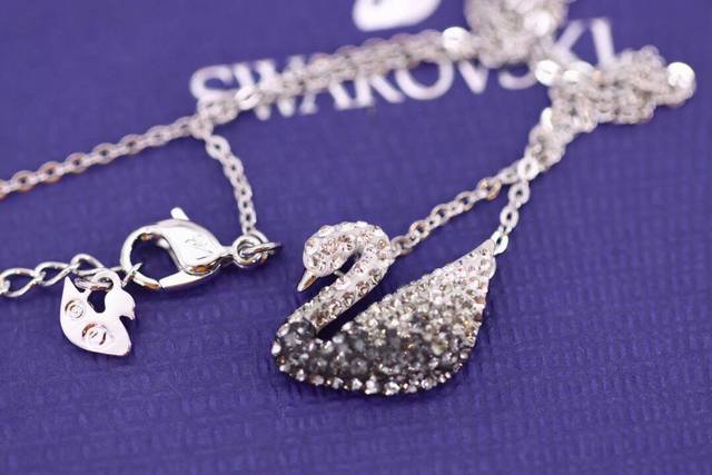 p60 Swarovski Black Gradient Swan Necklace (Ddd) This elegant and charming white