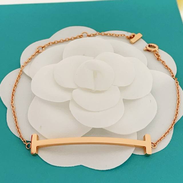 p80 Tiffany's latest rose gold polished smiley face large bracelet, same batch Z p80 Tiffany's latest rose gold polished smiley face large bracelet, same batch Z