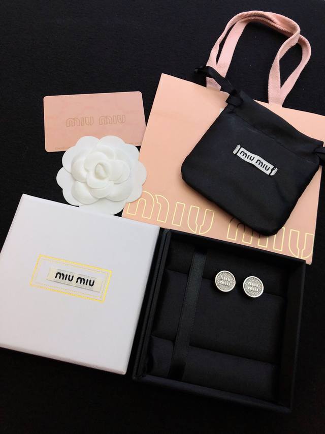 p70 So beautiful! These are the new, trending Miumiu ear hooks, the same style w