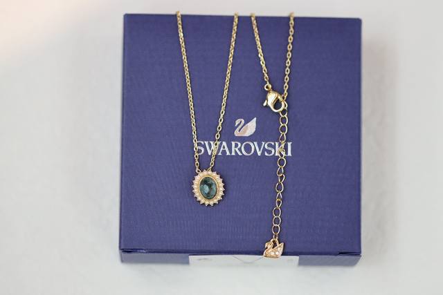 p80 Swarovski Dark Blue Round Collarbone Necklace. Wearing this elegant necklace