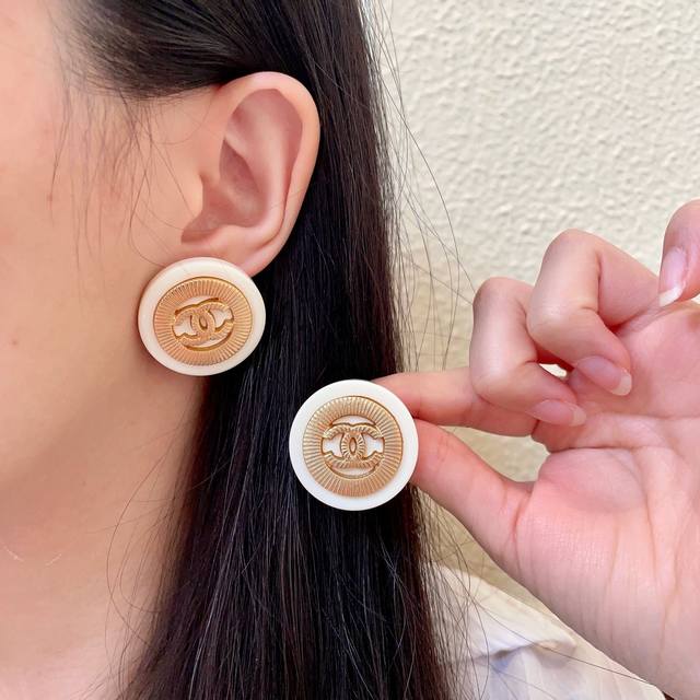 p100 香奈儿双C耳钉 三色齐