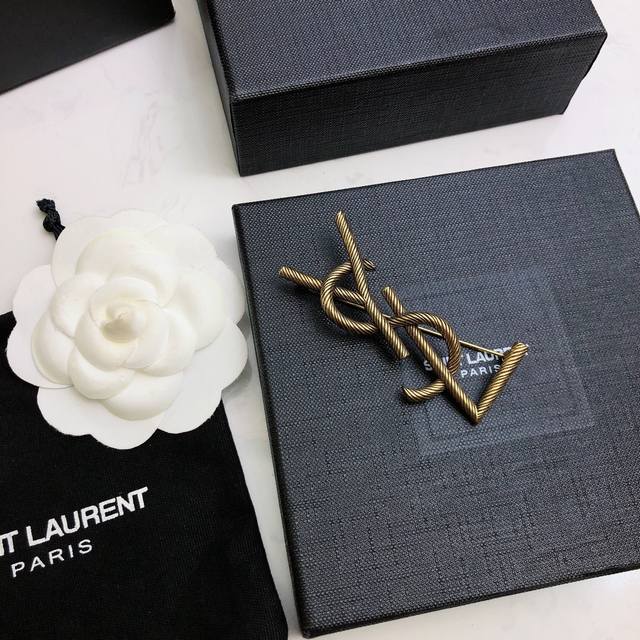 p70 Ysl Yves Saint Laurent 圣罗兰胸针 精镶单排钻 高端大气 完美比例 超级百搭
