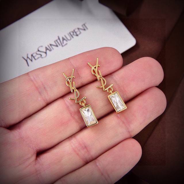 p60Ysl Saint Laurent letter stud earrings, original brass material. Yves Saint L