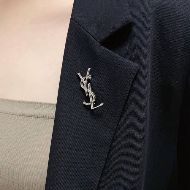 p50 YSL Saint Laurent boutique new arrival: small mini brooch. Saint Laurent und