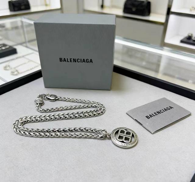 p160 原单货新品 巴黎世家项链 Balenciaga 新款项链专柜一致 细节做工精细 每个细节流程到位 设计工艺精细 火爆款出货 设计独特 复古风格 巴黎世