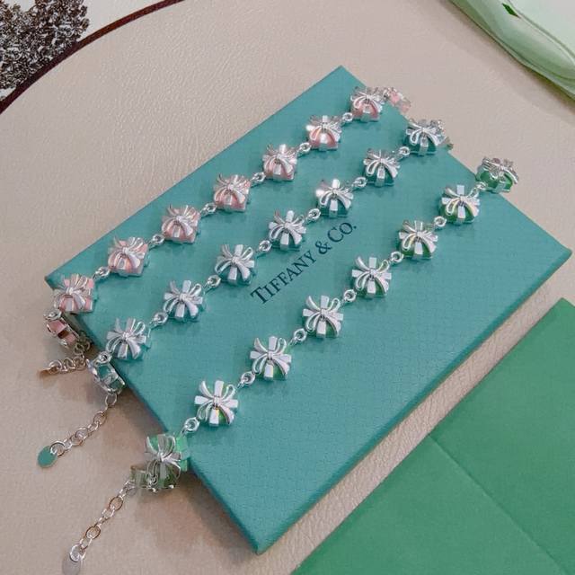 p160 New Tiffany & Co. necklace and bracelet, exquisite silver version, celebrit