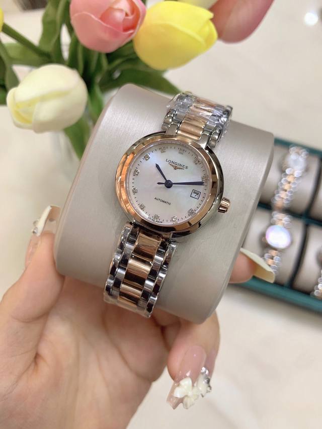 White 850 Gold 1170 Elegance is an attitude. The Longines Heart Moon collection