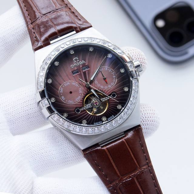 White 690 Gold 920 Universal Calendar Complex Timepiece, Luxurious and Grand. A