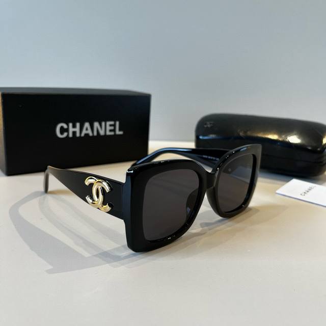 100 p Chanel sunglasses, round-faced beauties, look here! Super flattering for c