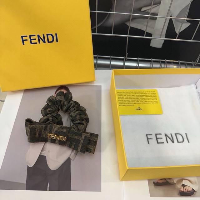 p60 with packaging box, Fendi's new F hair tie, retro and elegant, simple and ve