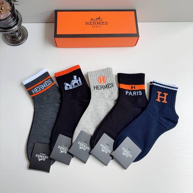 Includes packaging (p60). One box contains 5 pairs of high-quality Hermes men's