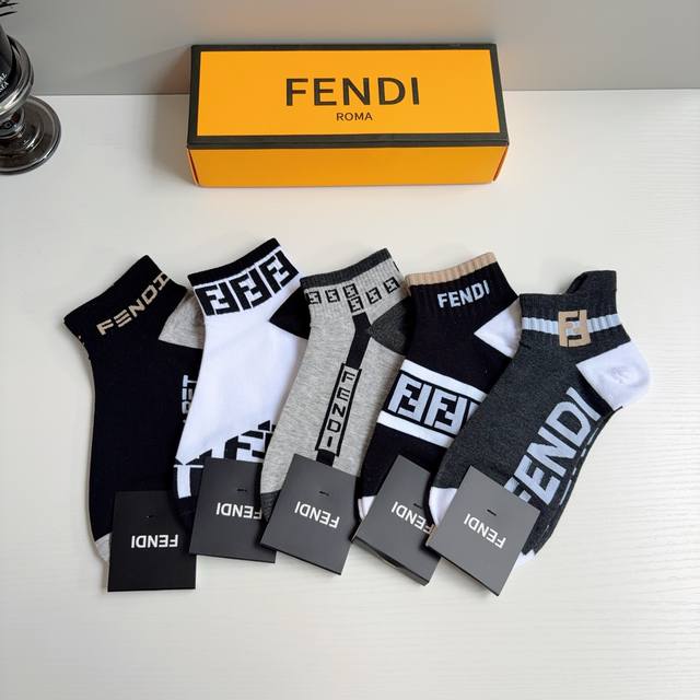 Packaged with p50. One box contains 5 pairs of Fendi new style boat socks with d