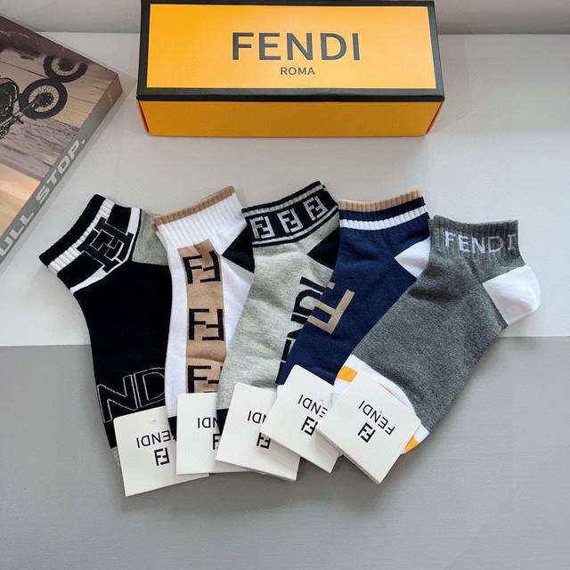 Packaged with p50. One box contains 5 pairs of Fendi double F logo boat socks. P