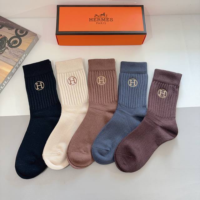 with packaging p70. A box of 5 pairs of Hermes high-end embroidered cashmere kne