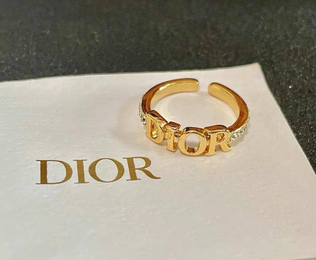 Dior letter ring, Dior diamond ring, open design, comfortable and simple to wear