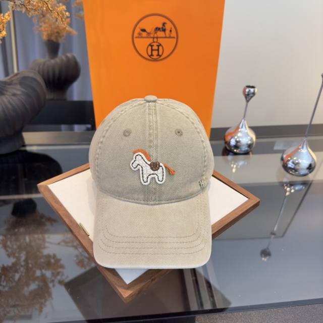70 p Hermes new baseball cap, head circumference 57cm