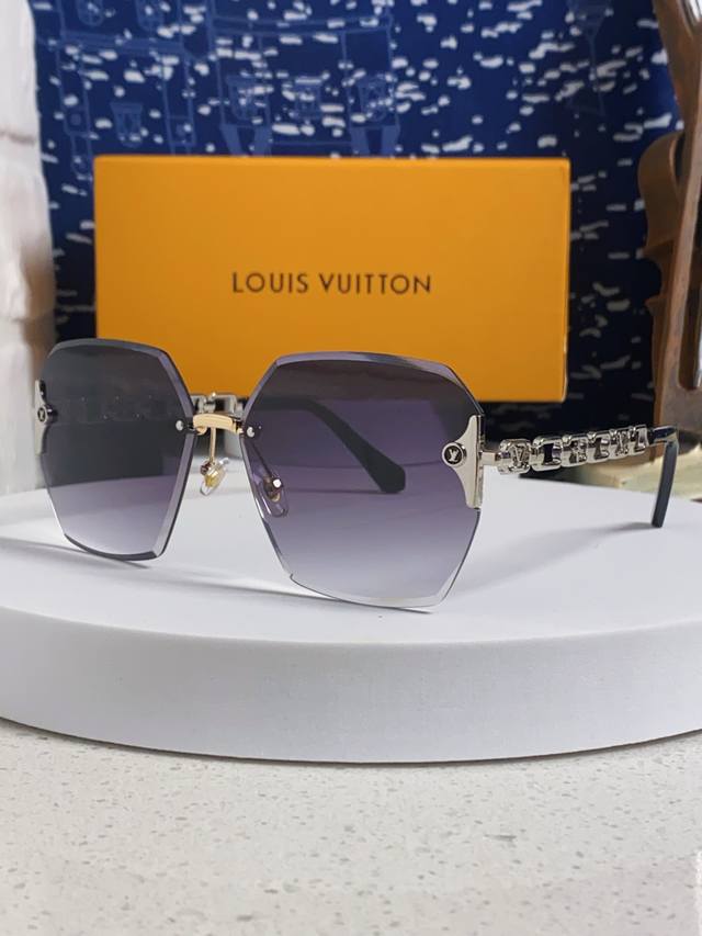 p100 Louis Vuitton 2026 New Retro Cut-Edge Gradient Style Fashion Sunglasses for