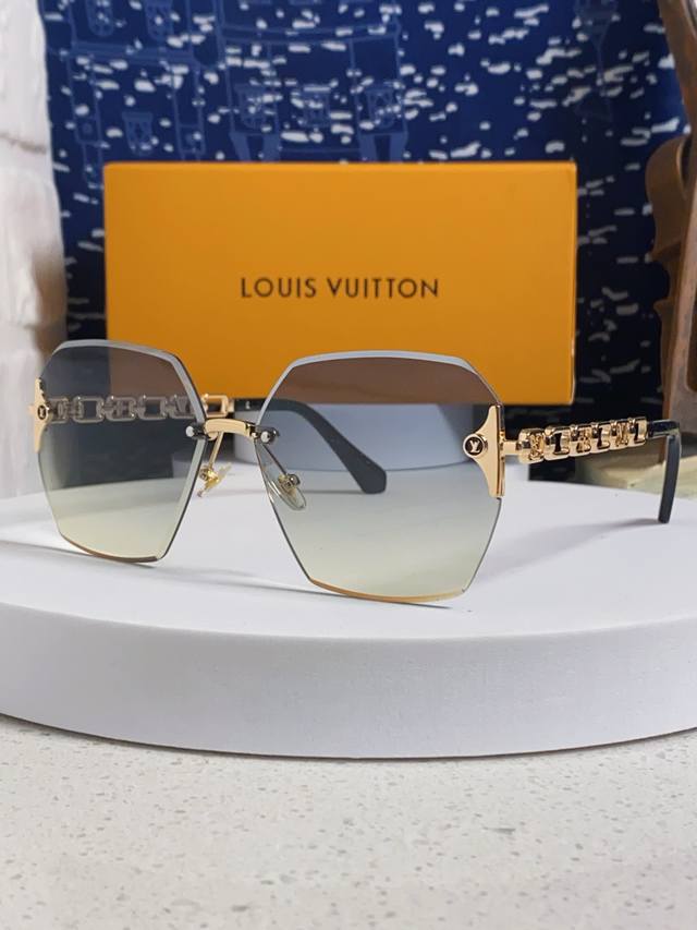 p100 Louis Vuitton 2026 New Retro Cut-Edge Gradient Style Fashion Sunglasses for