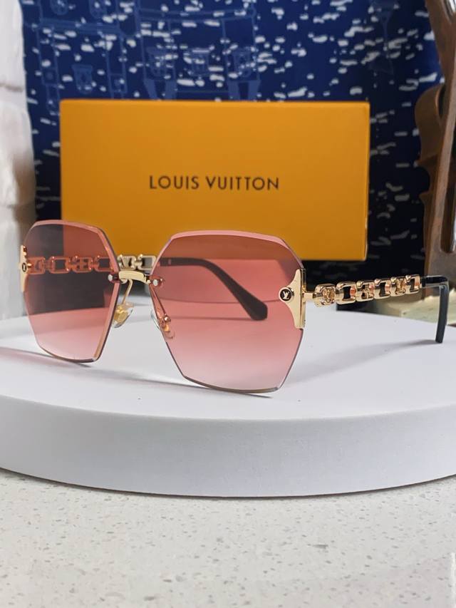 p100 Louis Vuitton 2026 New Retro Cut-Edge Gradient Style Fashion Sunglasses for