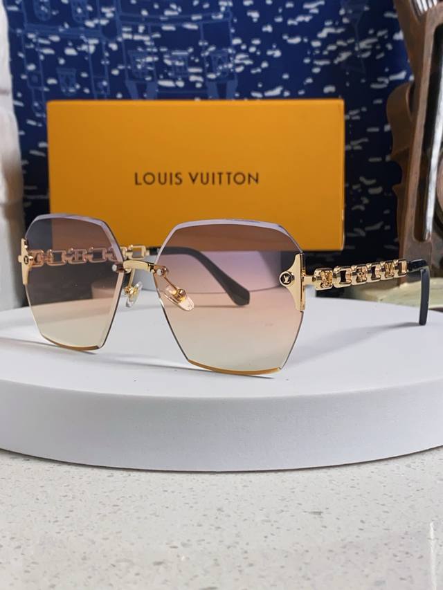 p100 Louis Vuitton 2026 New Retro Cut-Edge Gradient Style Fashion Sunglasses for