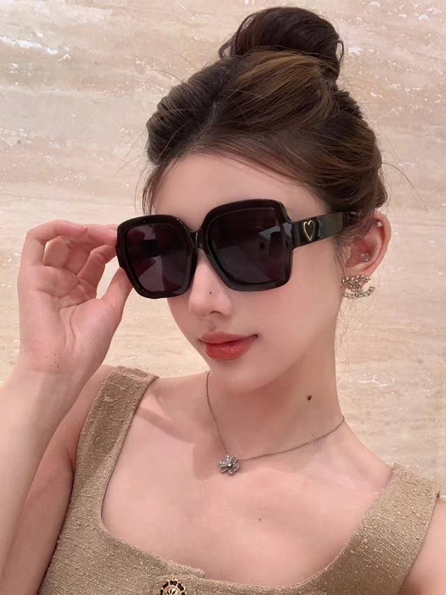 p100 Chanel Classic Korean Style Oversized Frame Trendy Heart Square Sunglasses