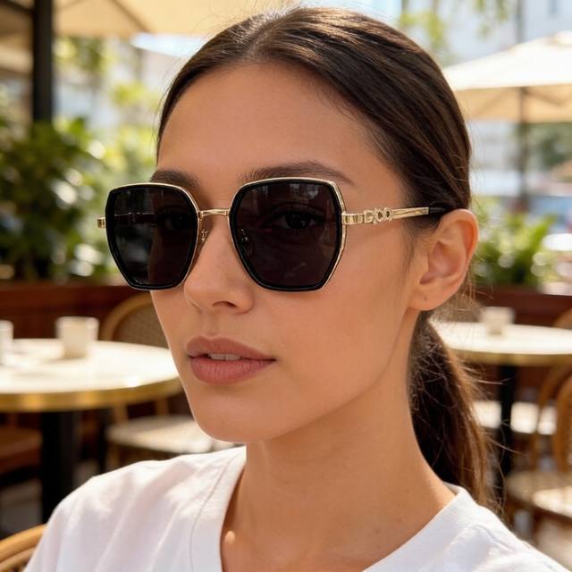 100 p Dior sunglasses, the kind of sunglasses you want to wear on your face. No