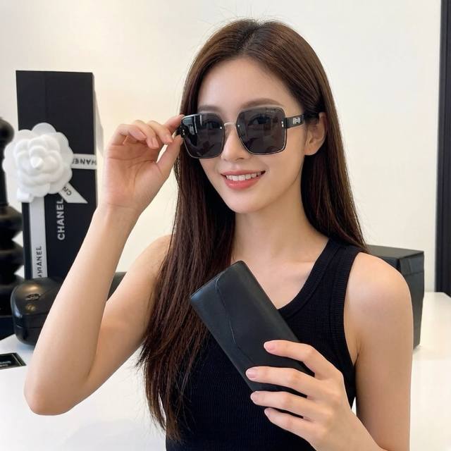 100 p Chanel elegant sunglasses, blogger's style sunglasses