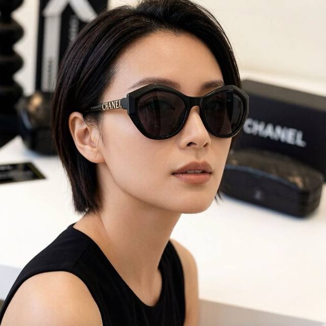 100 p Chanel sunglasses