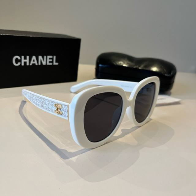 100 p Chanel's new sunglasses, a favorite of many fashion icons.