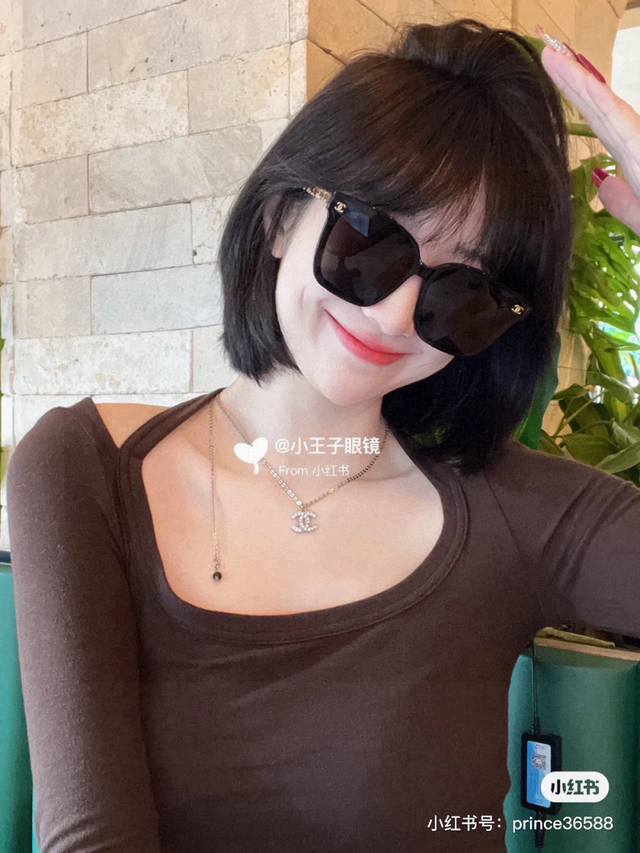 100 p Chanel sunglasses, round-faced beauties, look here! Super flattering for c
