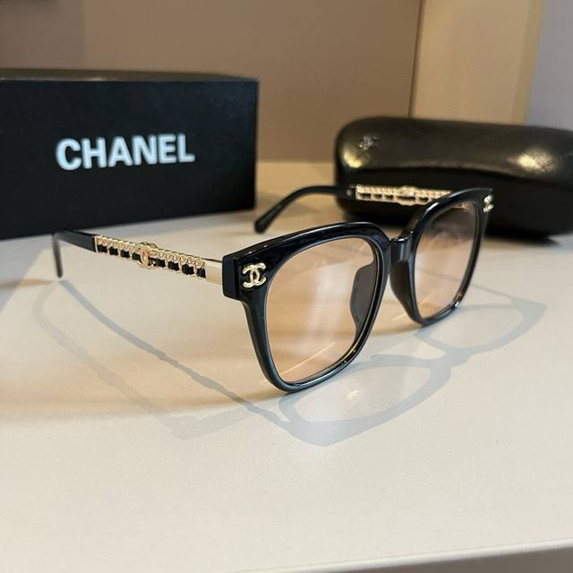 100 p Chanel sunglasses, round-faced beauties, look here! Super flattering for c