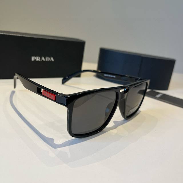 100 p Prada trendy men's and women's sunglasses, lightweight and won't press on