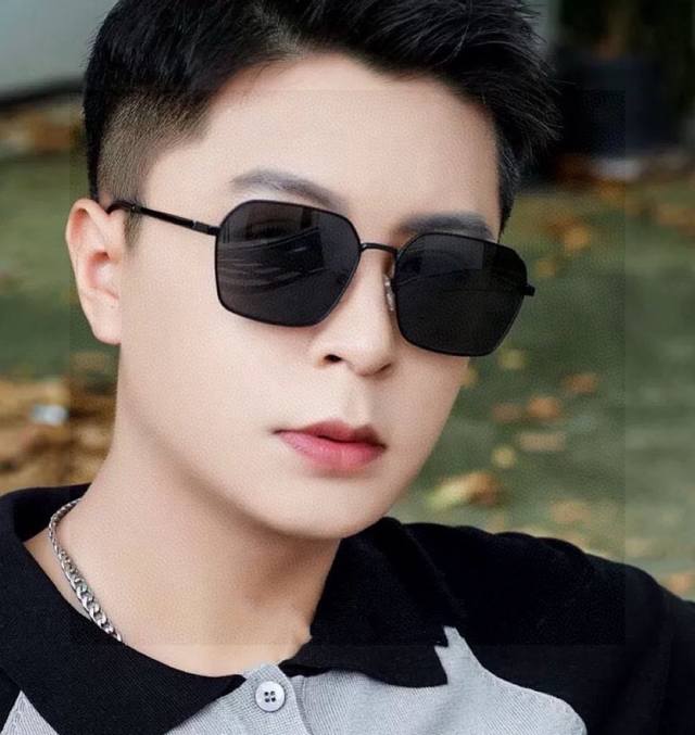 p120 Gucci 男款炫彩飞行员偏光太阳镜 材质：高清尼龙加厚卡槽高清偏光镜片 无边框镜架颜型号：G6881