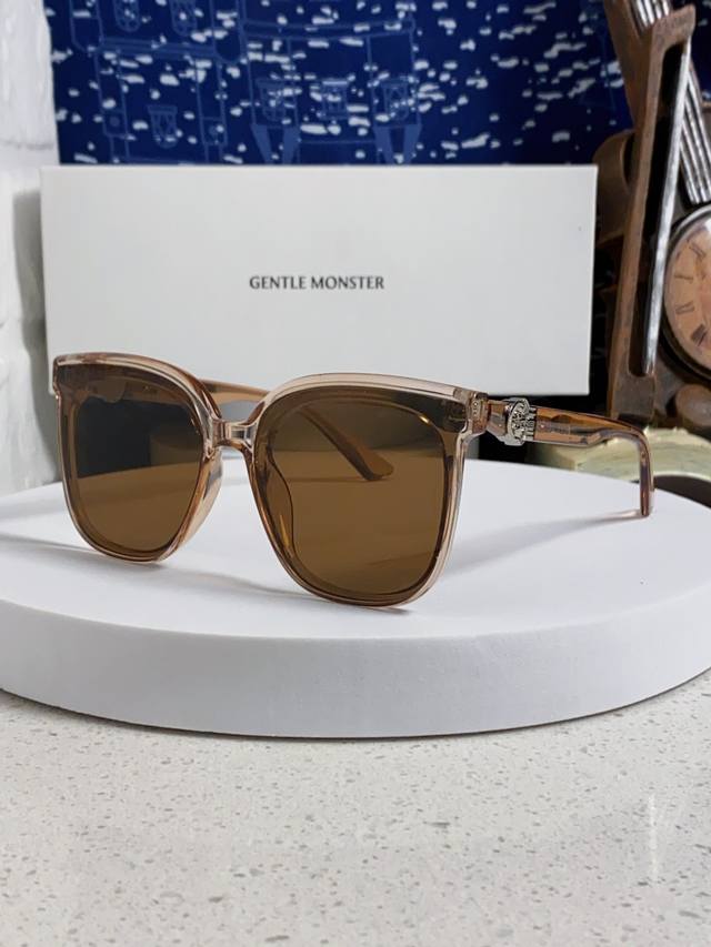 p100 Gentle Moster Gm 2026新款Gm蒙口联名款方框素颜瘦脸潮太阳眼镜 型号：Swipe4