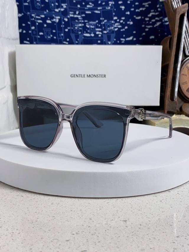 p100 Gentle Moster Gm 2026新款Gm蒙口联名款方框素颜瘦脸潮太阳眼镜 型号：Swipe4