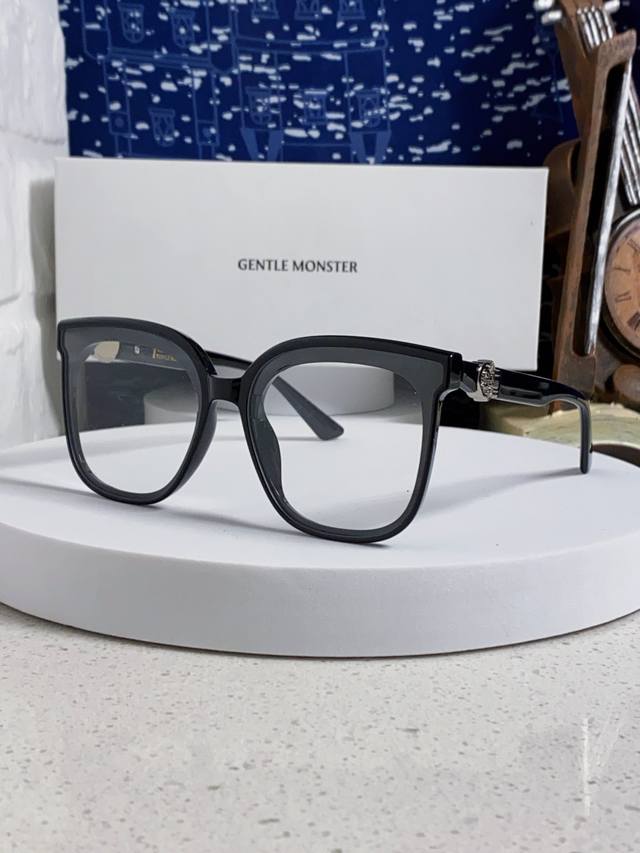 p100 Gentle Moster Gm 2026新款Gm蒙口联名款方框素颜瘦脸潮太阳眼镜 型号：Swipe4