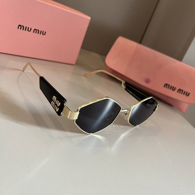 90￥pMiumiu缪缪24年欧洲站新款高端方框个性太阳墨镜