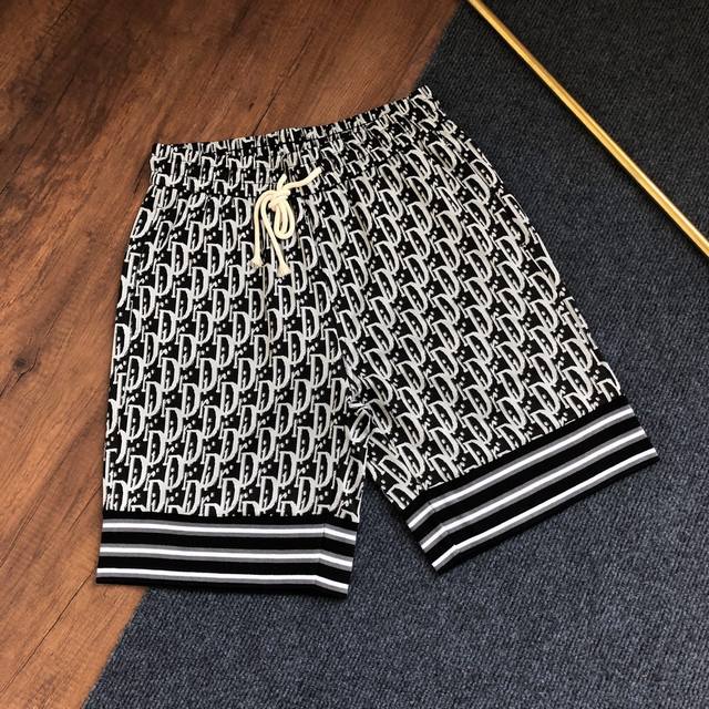 p120 Dior 迪奥2026Ss春夏新款满印Logo休闲情侣款短裤 原版面料高版本高品质 网红明星同款 定织定染空气棉面料 舒适柔软 ，实用插兜。手感非常舒
