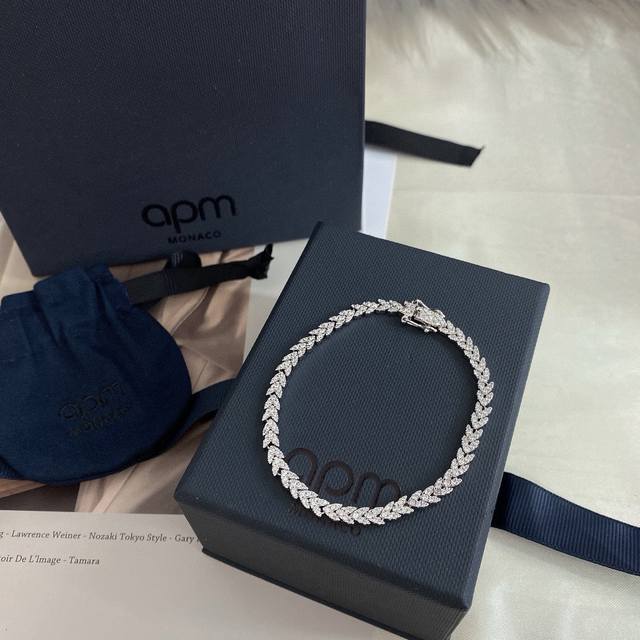 160 New Arrival, High-Quality Apm Monaco Hiver Series White Wheat Woven Heart Br