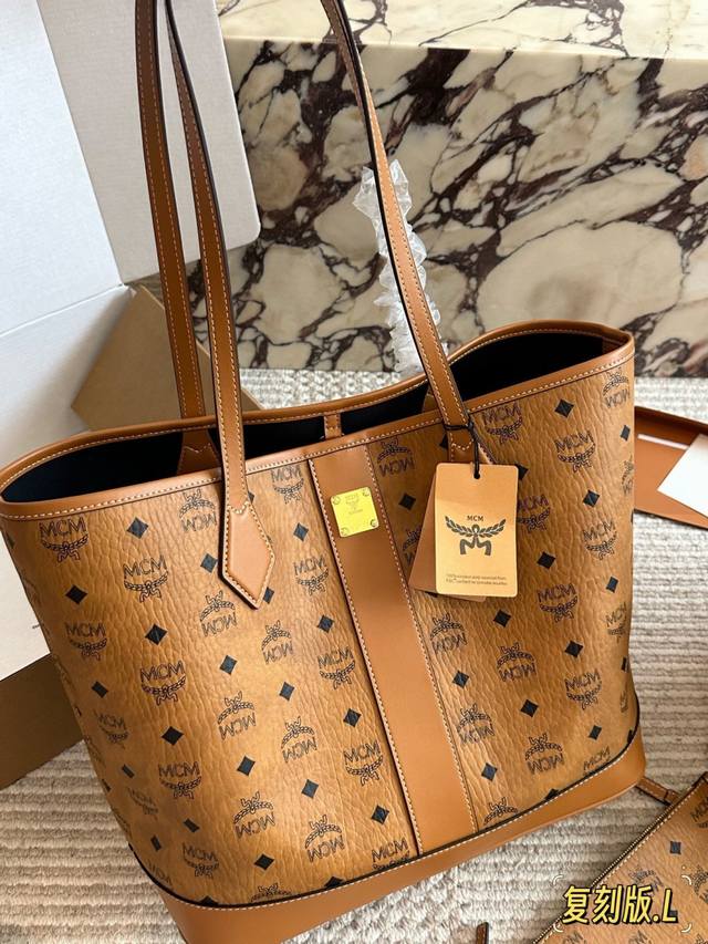 210210 配盒 Size30*25Cm 小号 34*30Cm 中号 Mcm新款购物袋终于升级了新的版本包身会更有支撑度不会软Tata包身两边的抽绳去掉会让包