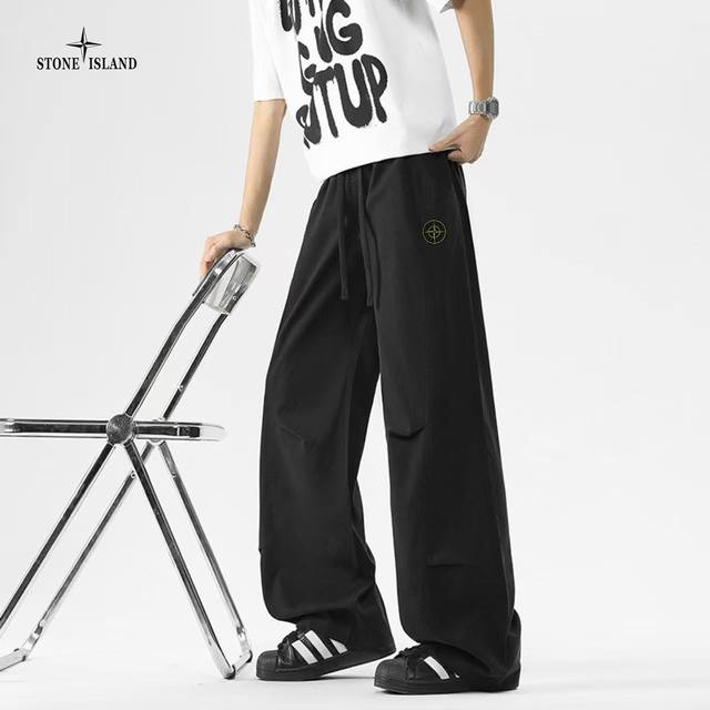 上新发160Stone Island石头岛海外版26Ss新款三色Ins高街暗黑工装机能冲锋裤！ 上身非常简单帅气有型的一款 男女情侣款都能轻松驾驭. 采用三防工