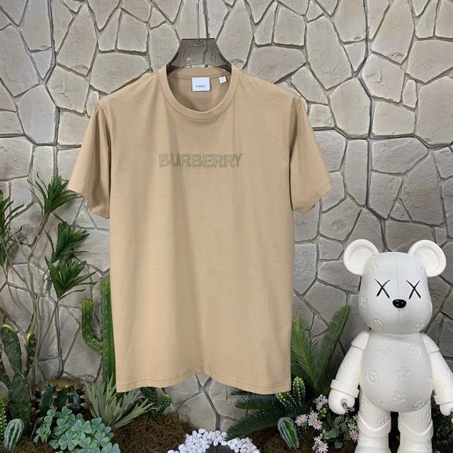 panda版本!供货 100 #代购级巴宝莉Burberry博柏利 Ss品牌Logo印花圆领宽松短袖T恤 驼色秒杀市面上一切版本只能说根本就不是一个级别的存在不 panda版本!供货 100 #代购级巴宝莉Burberry博柏利 Ss品牌Logo印花圆领宽松短袖T恤 驼色秒杀市面上一切版本只能说根本就不是一个级别的存在不
