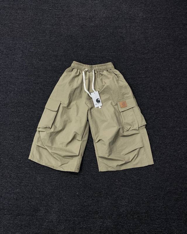 100Carhart卡哈特 高品质褶皱大口袋皮标立体剪裁阔腿宽松绣标七分工装休闲短裤情侣款Color: 卡其色 Size: M-Xlm 腰围86 臀围116 裤