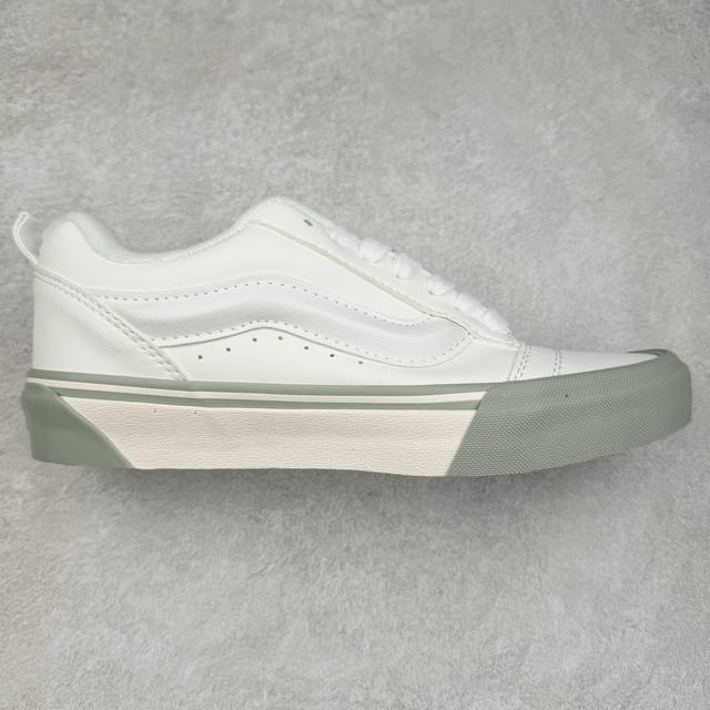 180Vans Knu Skool 白米皮面复古休闲防滑减震低帮面包鞋颜色：Vans 面包白皮浅绿底货号：Vn0009Qcbuh尺码：35 36 36.5 37