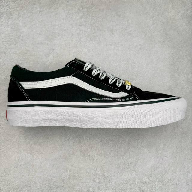 180Vans premium Old Skool 经典黑白范斯官方 全新Vps高阶支线 金扣字母鞋带增加复古属性 在鞋型和贴合度方面重塑鞋款 尺码：35 36