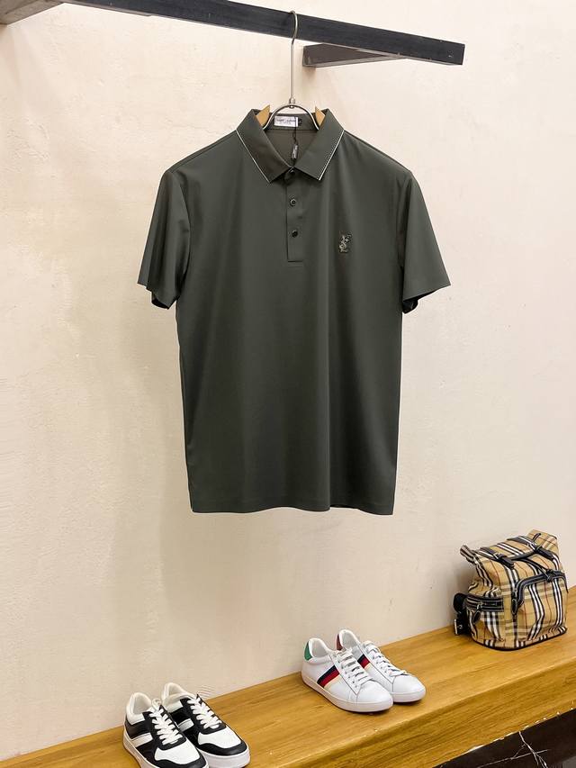 p230 圣罗兰 高端商务 白领 单位人士必入单品！ 无痕压胶冰丝休闲商务短袖polo，科技面料，冰丝无痕，体感非常棒，手感顺滑质感很棒！弹性好，无任何束缚感，